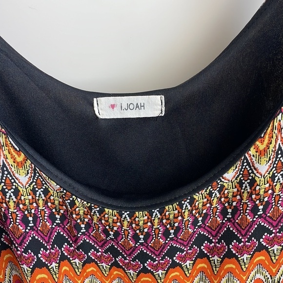 I.Joah Women’s Bohemian Pattern Spaghetti Strapped Crop Top Lined - Size Small - Picture 3 of 6